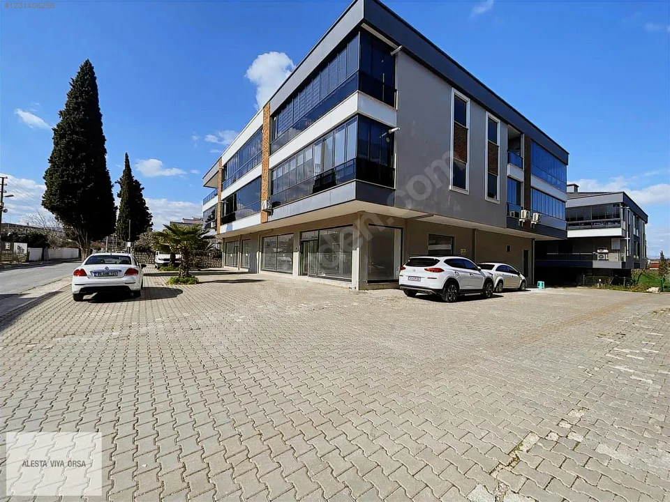 Menderes Görece'de cadde üzerinde 277 m² dükkan, fotoğraf 2
