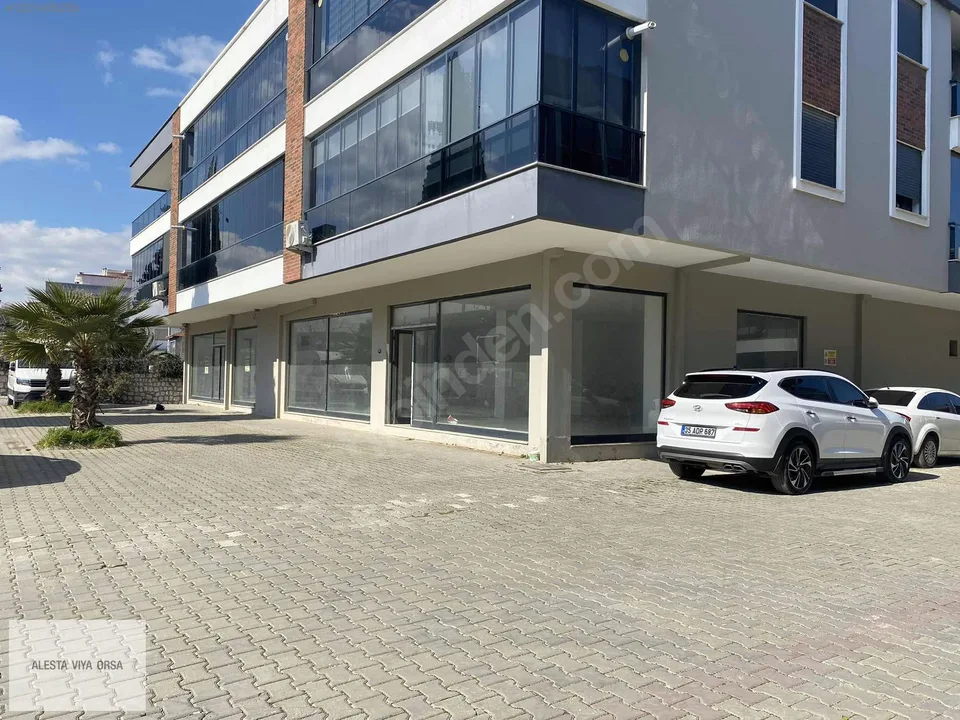 Menderes Görece'de cadde üzerinde 277 m² dükkan, fotoğraf 4