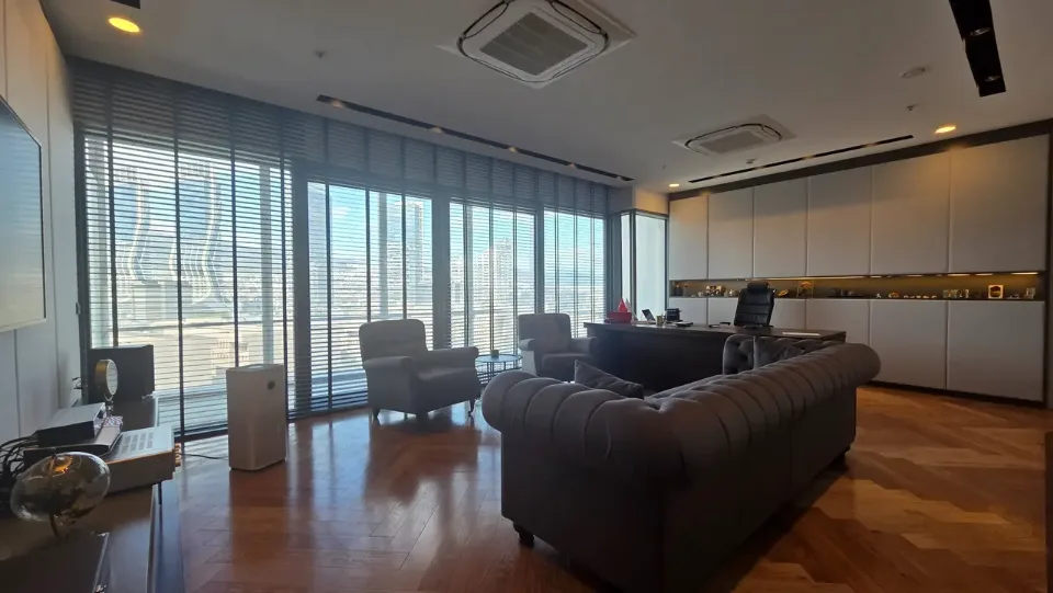 Ege Perla'da körfez manzaralı, özel tasarımlı satılık ofis, fotoğraf 1