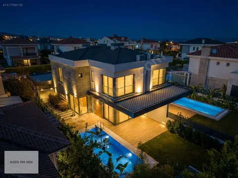 Alaçatı'da özel havuzlu, modern mimarili 3+1 villa, fotoğraf 1