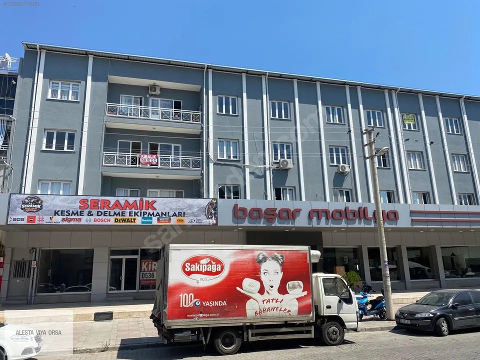Çamdibi'nde pazar yeri karşısında 3+1 kiralık daire, fotoğraf 1