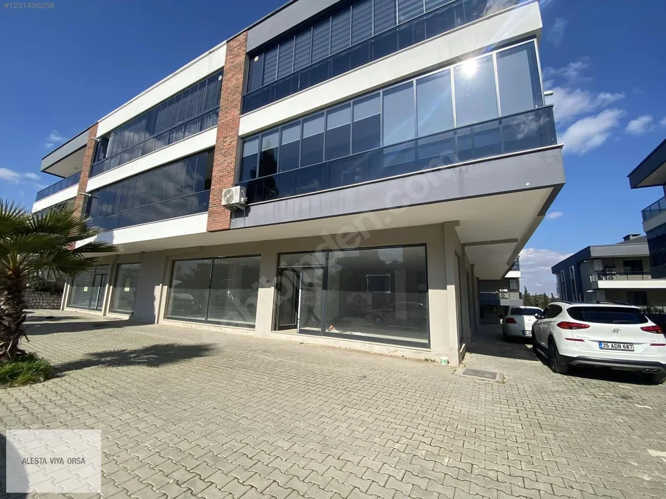 Menderes Görece'de cadde üzerinde 277 m² dükkan, fotoğraf 6