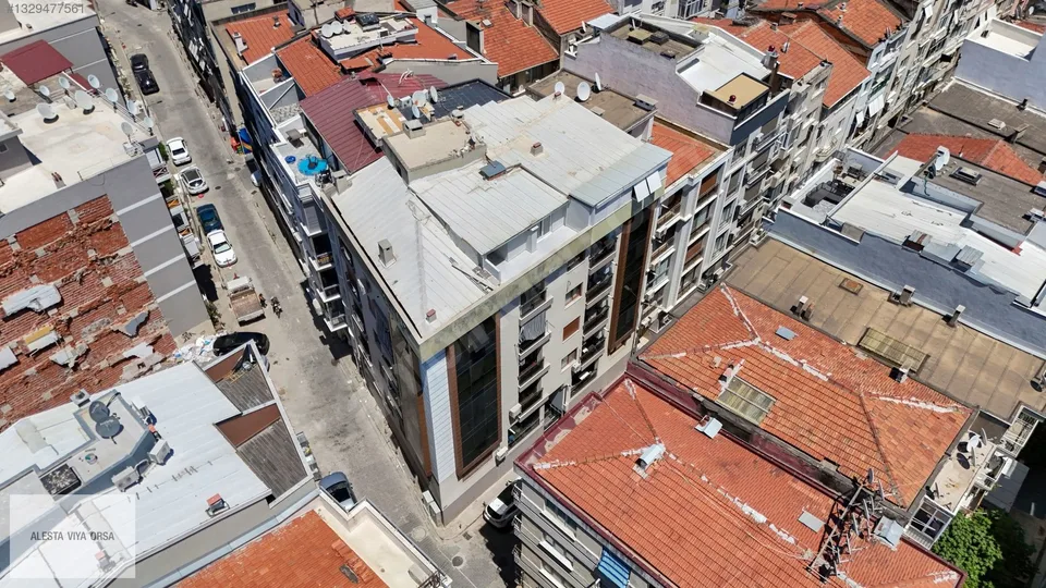 Karşıyaka Alaybey'de kapalı garajlı köşe 2+1 satılık daire, fotoğraf 2
