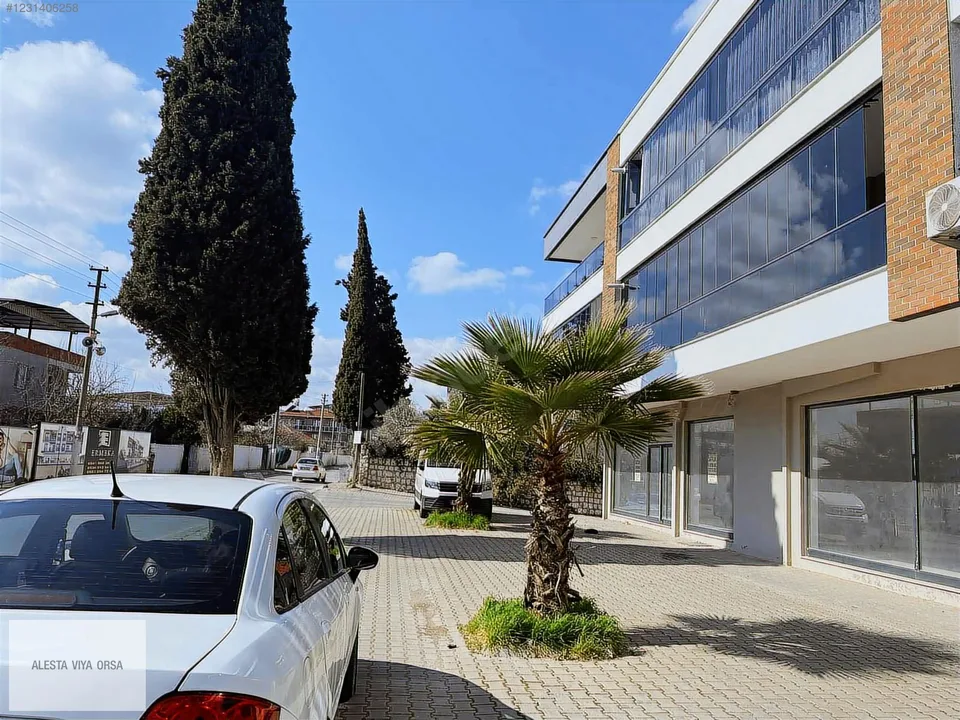 Menderes Görece'de cadde üzerinde 277 m² dükkan, fotoğraf 3