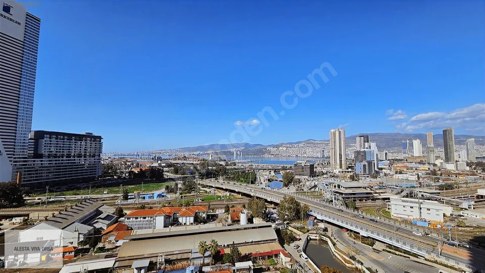 Megapol İzmir F Kule'de 12. katta 270 m² balkonlu ofis, fotoğraf 1