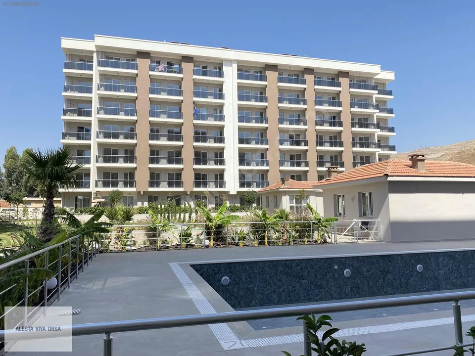Çiğli Golden Park Sitesi'nde havuz cepheli 1+1 satılık daire, fotoğraf 4