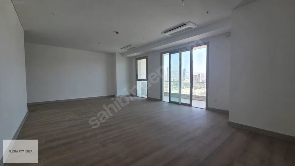 Megapol İzmir F Kule'de 11. katta deniz manzaralı tam kat ofis, fotoğraf 11