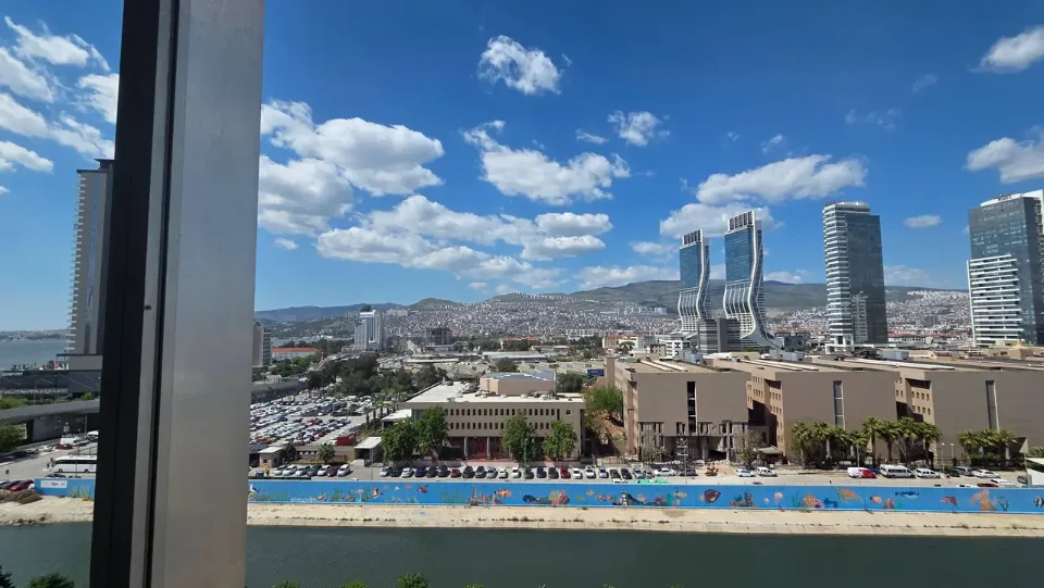 Ege Perla'da körfez manzaralı, özel tasarımlı satılık ofis, fotoğraf 3