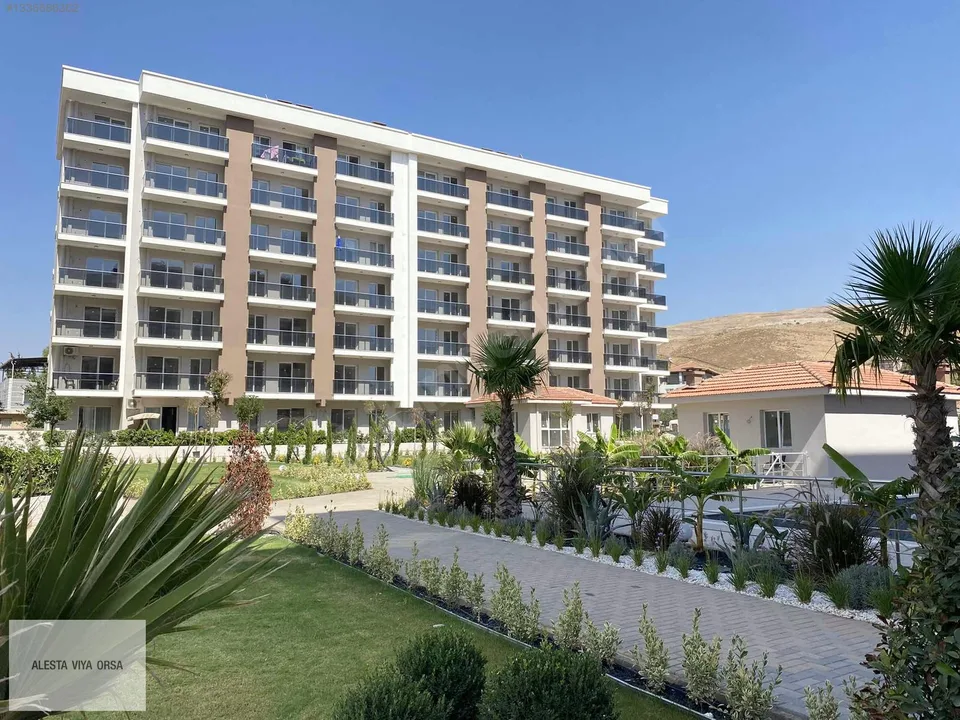 Çiğli Golden Park Sitesi'nde havuz cepheli 1+1 satılık daire, fotoğraf 3
