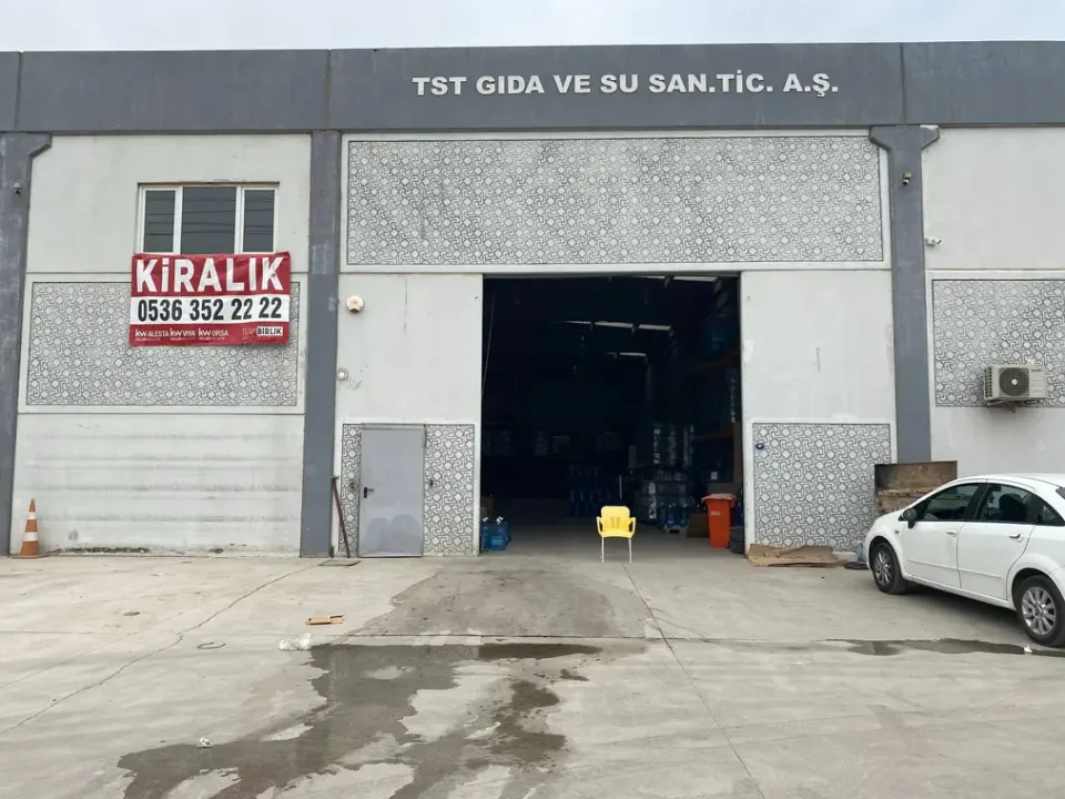 Pınarbaşı'nda ofisli, yüksek tavanlı 638 m² depo, fotoğraf 1