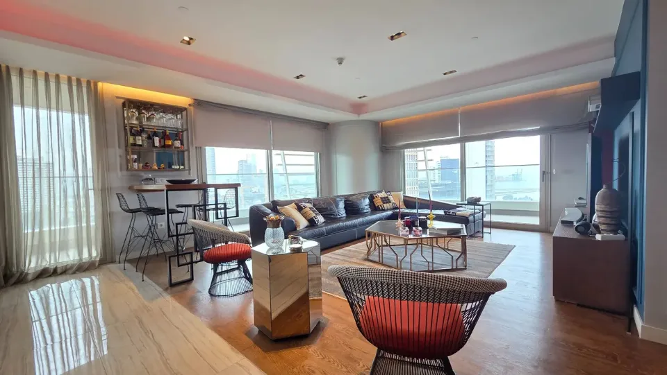 Mistral Kule'de büyük tip, geniş balkonlu eşyalı 2+1 daire, fotoğraf 1
