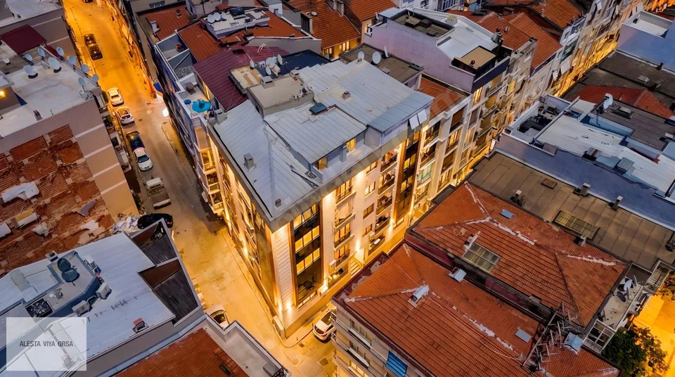 Karşıyaka Alaybey'de kapalı garajlı köşe 2+1 satılık daire, fotoğraf 3