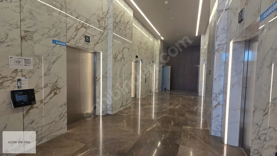Megapol İzmir'de deniz manzaralı yarım kat ofis, fotoğraf 3